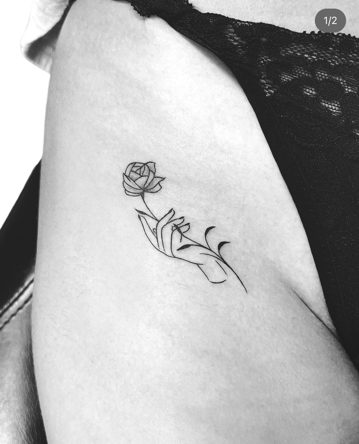Fine-Line-Rose auf der Hand