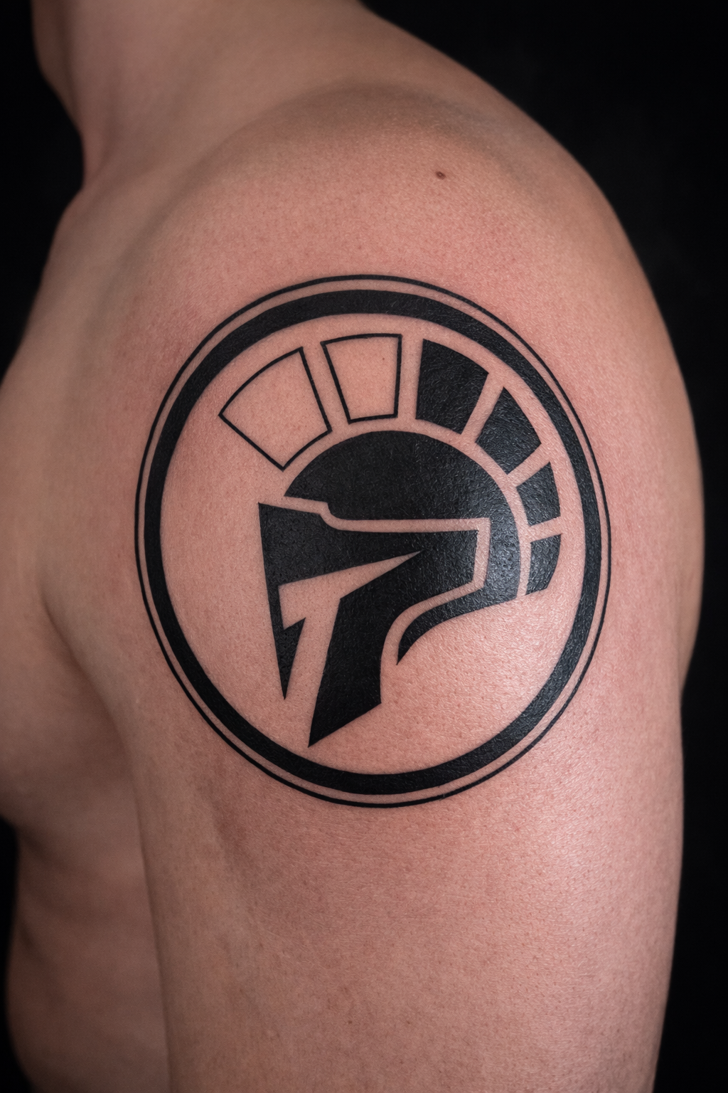 Römischer Helm als Symbol-Tattoo