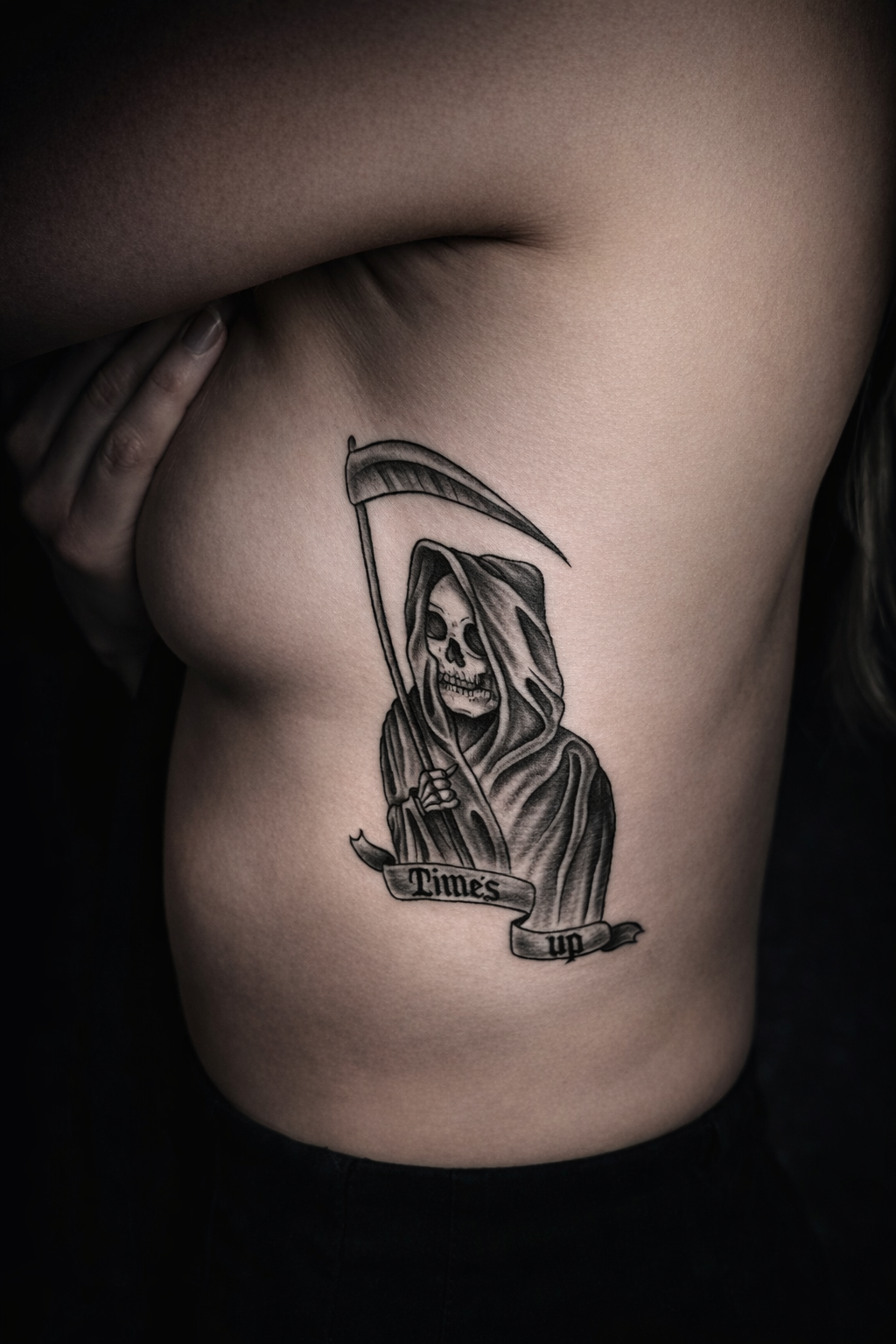 Rippen-Schriftzug "Sinner"